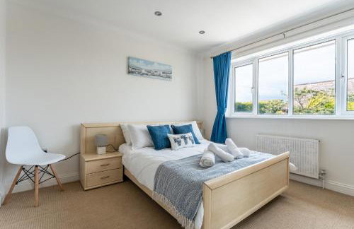 Spacious Seaside Home in Peaceful Coastal Setting - 5 Minutes Walk to the Beach - Foto 7