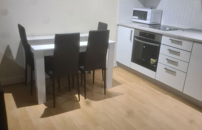 Remarkable 1-bed Apartment in Romford - Photo 30