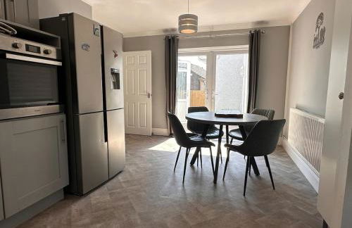 3 bed house in Risca - Foto 2