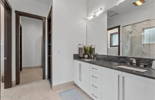 Luxury Home mins from Downtown CDA - Foto 1