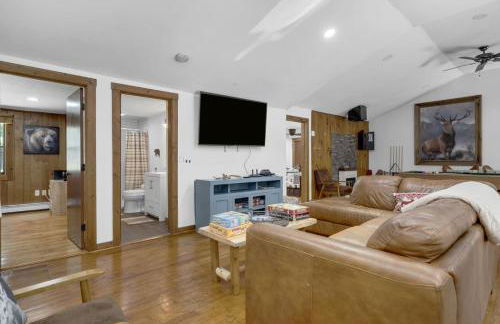 Twin Pines Retreat - Lake, Firepit and Games - Foto 42