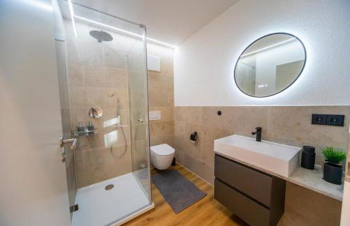 P-Hosting Modernes Apartment zwischen Ravensburg und dem Altdörferwald, 110qm, Familienfreundlich, Separater Eingang, Kaffeevollautomat, Bäcker und Pizzeria 15 Meter, Spielplatz 50 Meter, 20 Km zum Bodensee, 30Km in die Berge - Photo 22