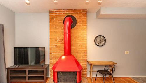 Mt Adams 1BR Great Location Steps from Monastery - Photo 3