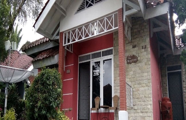 Villa Kota Bunga Tulip - Photo 40