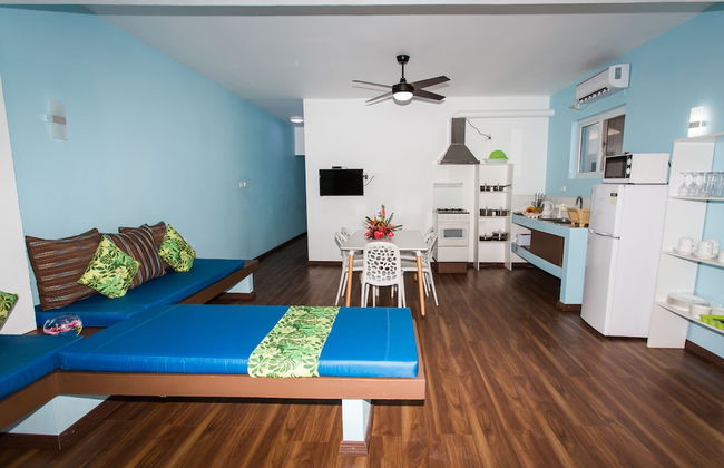 Blue West Villas - Photo 2