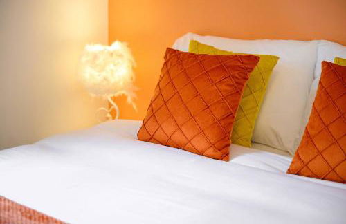 Metrolink Steps Away • Fast City & Airport Links - Foto 26