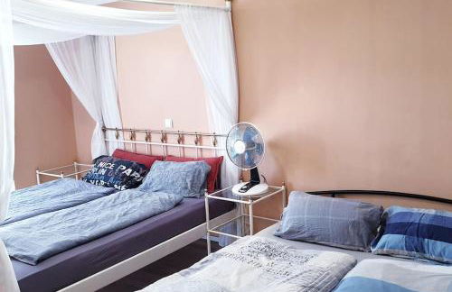 Bright by Trade Fair ICM 15 min direct to City Center 2-BedRoom full 2-BathRoom, free Parking, Balcony, Family and Business friendly - Foto 5