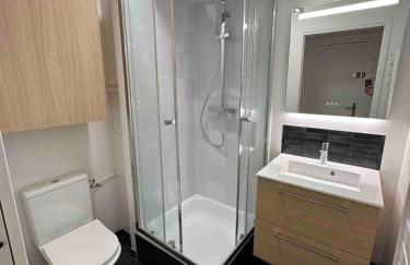 Studio neuf tout équipé - Calme - Proche centre ville - Parking gratuit - Foto 7