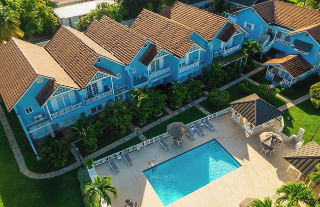 Silver Palms Charming 1BR Private Beach and Pool - Photo 13