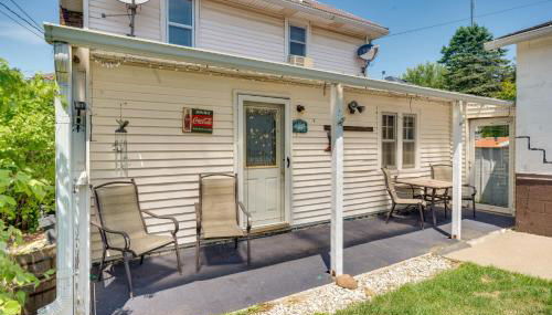 Cozy Iowa Getaway with Patio and Fenced-In Yard! - Foto 2