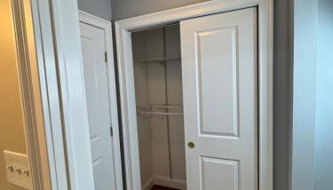 Cozy Room by Hofstra University - Photo 4