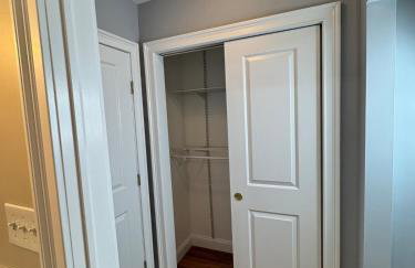 Cozy Room by Hofstra University - Photo 4