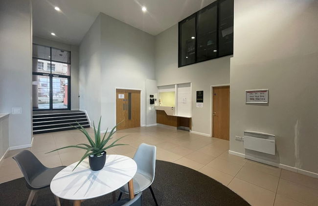 Adelphi Wharf Apartments by Beehosting - Photo 1