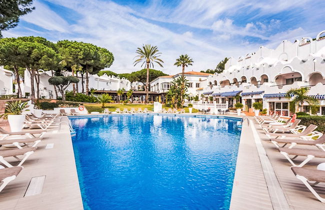 2 bedroom Apartment in Marbella with swimming pool and garden - Photo 1