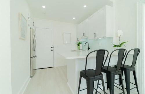 2BR Beachside Retreat with Pool - Foto 8