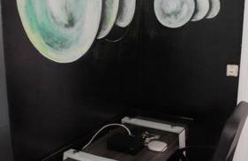 Artful Retreat - King Bed, Work Desk, WIFI, Unique Murals, Perfect for Business Travelers, Downtown & Near Universal Studios - Foto 22