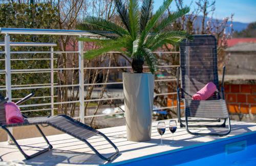 Villa Lemily - Five Bedroom with Swimming Pool - Photo 37