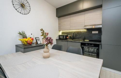 LuxStay Apartments APT3 - Private Parking, Terrace - Foto 17