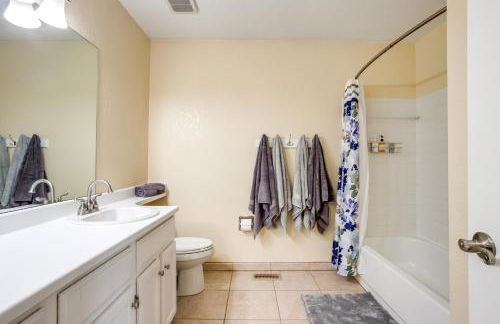 Grill, Fireplace and Fenced-In Yard Thornton Home! - Foto 13