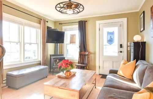 Gas Fireplace Front Patio & Parking Spot - Photo 1