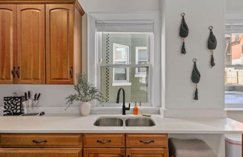 Deluxe 6 Bedroom 3 Min to Downtown w 2-car Driveway - Foto 58