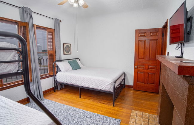 Splash Into Vacation 6BR Home w/ Pool & Waterslide - Foto 6