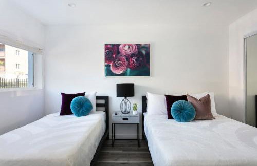 Upscale 4BR Townhouse Sleeps 8 with Fast WiFi - Foto 23