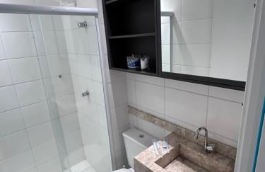 Studio 124 luxuoso, novo, bem equipado com ar condicionado e cozinha completa - Centro Mogi - Foto 17