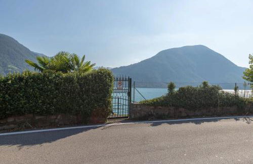 LakeStudio with Private Beach - Photo 23