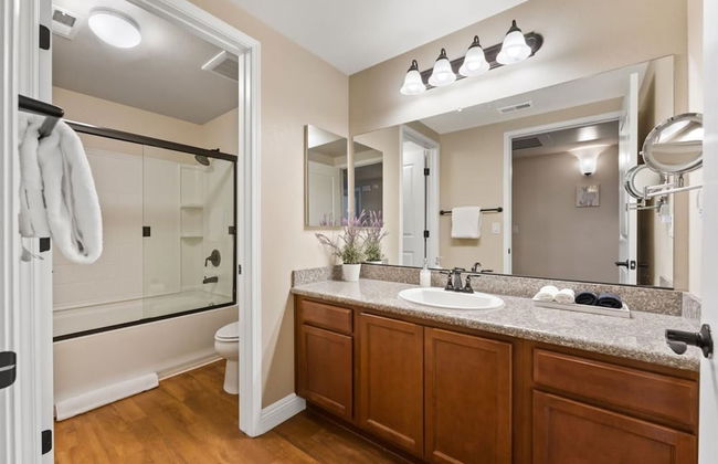 2BR Getaway Pool Gym Basketball Court Theater Access - Photo 9