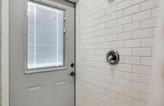 Upcycled Shipping Containers Transformed into a Glamping Home for a Unique Florida Vacation - Foto 3