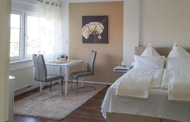 Large, Comfortable Holiday Villa, Private Garden - Photo 4