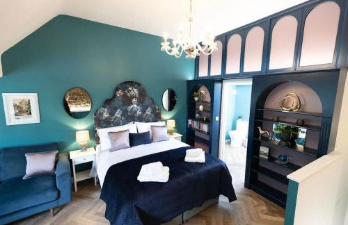 Central Medieval Grid Unique home with Gated parking - Foto 30