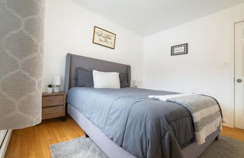 Chic 2BR Retreat Near OHare Free Parking - Foto 19