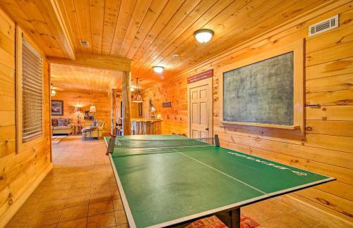 Lake Hartwell Lodge with Dock, Theater and Hot Tub! - Foto 20