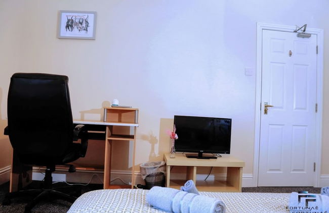 Beautiful 5-bed House Roker Beach - Photo 20