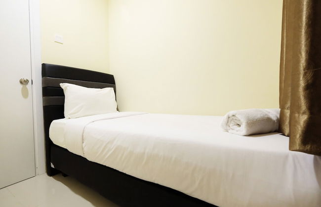 Clean And Tidy Green Pramuka Apartement - Foto 7