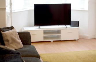 House number 12 sleeps up to 4 with Smart TVs in every room - Foto 2