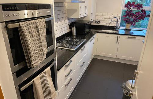 Spacious 2-Bedroom Flat Near Surbiton Station - Foto 8