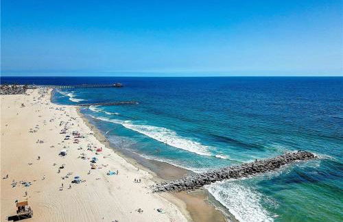 Awesome 3BR 2BTH 1 Block To Beach C2 - Photo 3