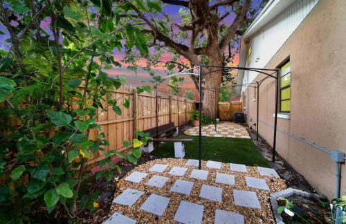 Zen Jungle House by Busch Gardens Sleeps 12 with Outdoor Games & Detached Play Space! - Foto 32