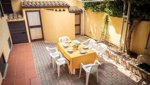 Casa Olivia - Casa indipendente nel centro di Cannigione a 3 minuti a piedi dal lungomare, 5 minuti a piedi dalla spiaggia più vicina e vicinissima alle spiagge più belle della Costa Smeralda - Foto 4, Garden view, Shower