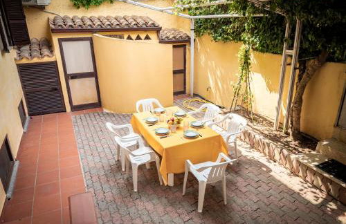 Casa Olivia - Casa indipendente nel centro di Cannigione a 3 minuti a piedi dal lungomare, 5 minuti a piedi dalla spiaggia più vicina e vicinissima alle spiagge più belle della Costa Smeralda - Foto 4