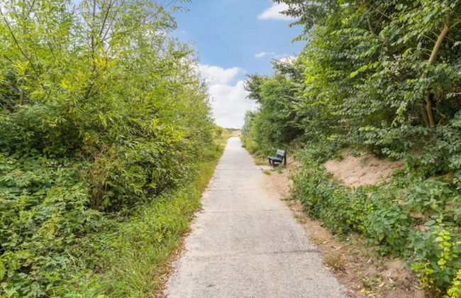 Modern Stay Near the Beach - Photo 26