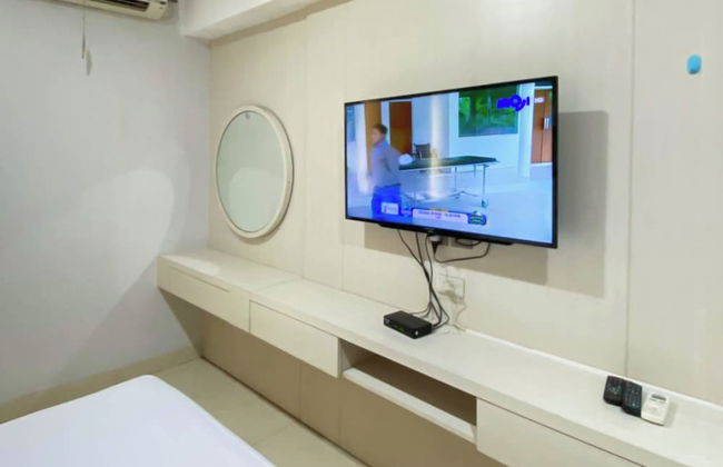 Good Homey Studio Apartment At Warhol (W/R) Residences - Foto 15