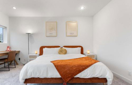 Luxe Central Home with Views & Rooftop - Foto 12