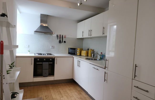 Luxury River View 2-bed Apt, Wifi, Garden, River - Foto 9