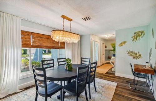 Luxury heated-pool home blocks from the beach - Foto 21