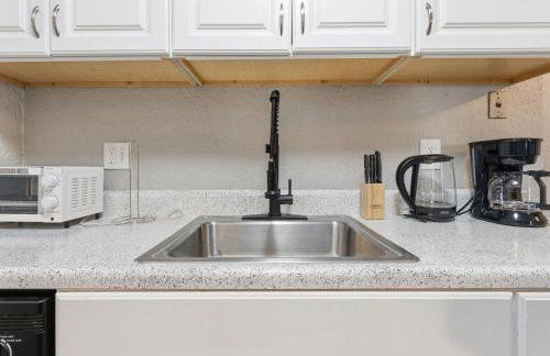 Comfortable bedroom and cozy living space - Foto 10