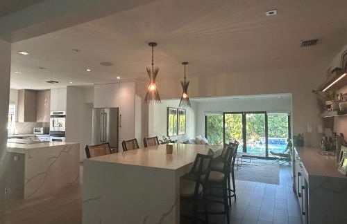 Luxury Miami home with heated pool & BBQ area, close to beaches & sports arenas - Foto 2